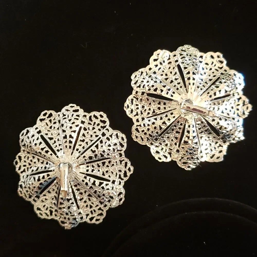 Vintage Sarah Coventry Silvertone Filigree Flower Clip Earrings - Picture 4 of 10